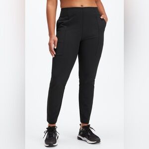 NWT Fabletics High-Waisted Hybrid Cargo Pant Black Size M / 8